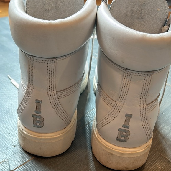 Boots - Picture 3 of 5